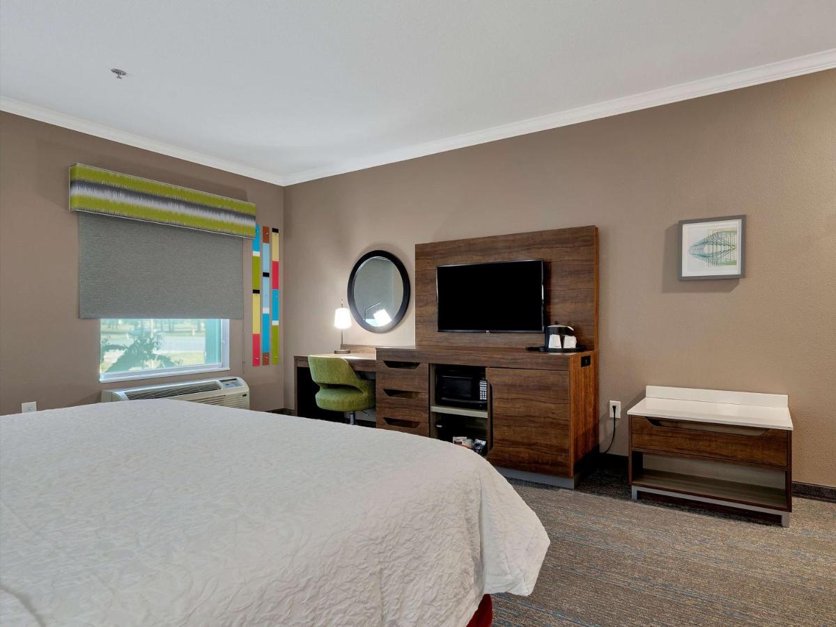 King Room at Hampton Inn & Suites Lufkin, TX