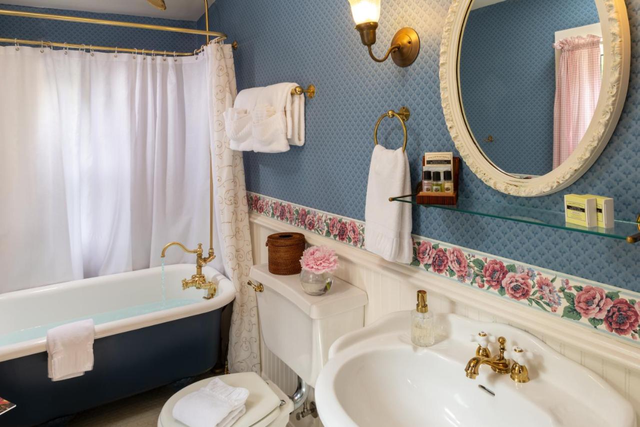 | The 1899 Wright Inn & Carriage House