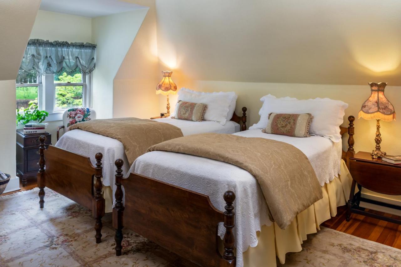 | The 1899 Wright Inn & Carriage House