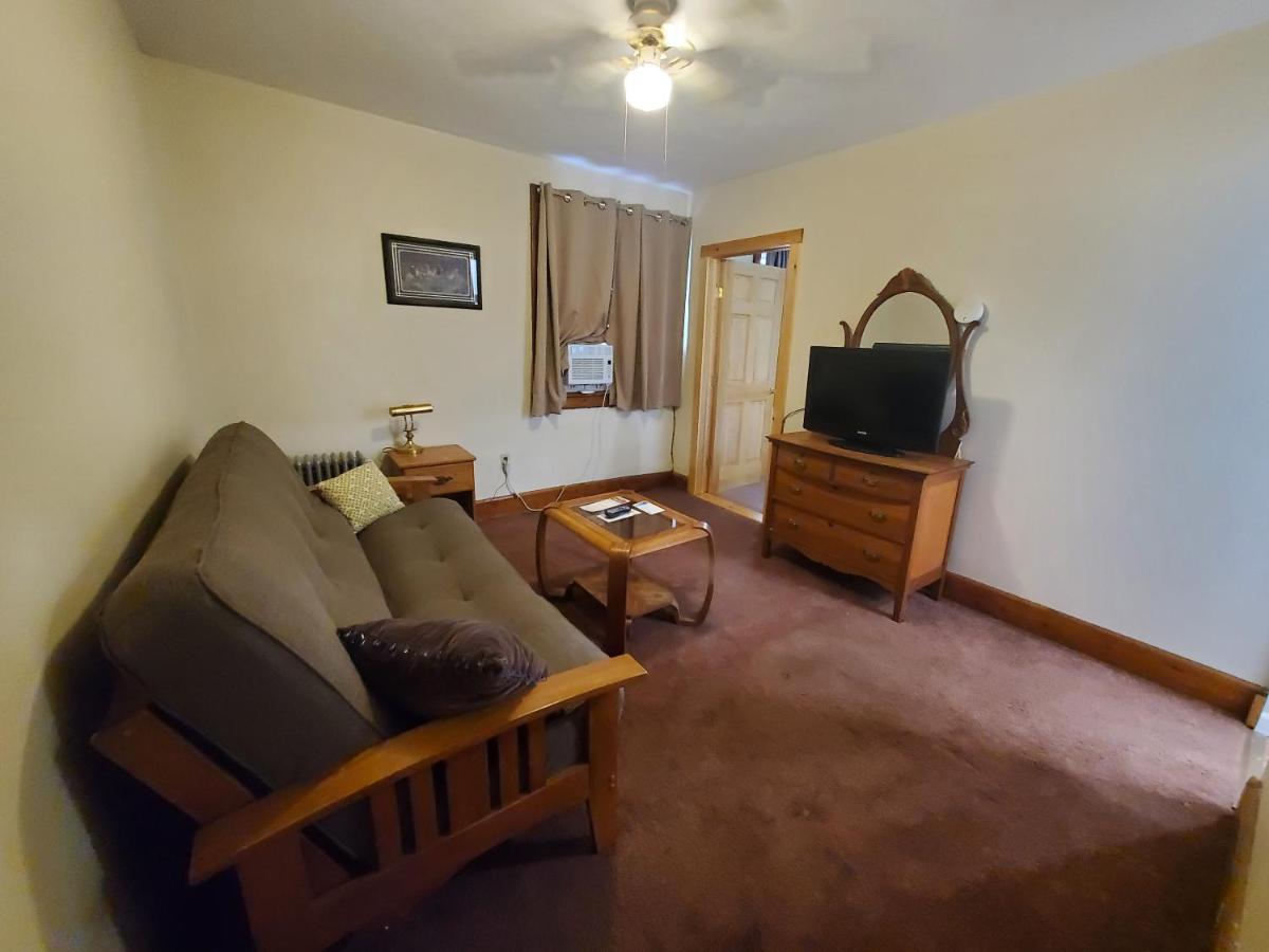 | Lakewood Lodge & Restaurant