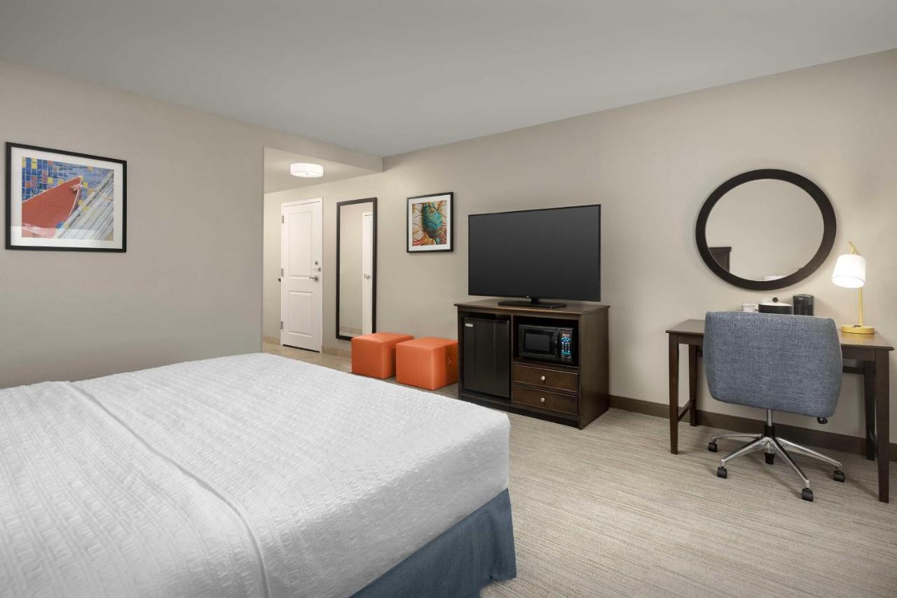 King Room - Disability Access/Non-Smoking at Hampton Inn Augusta