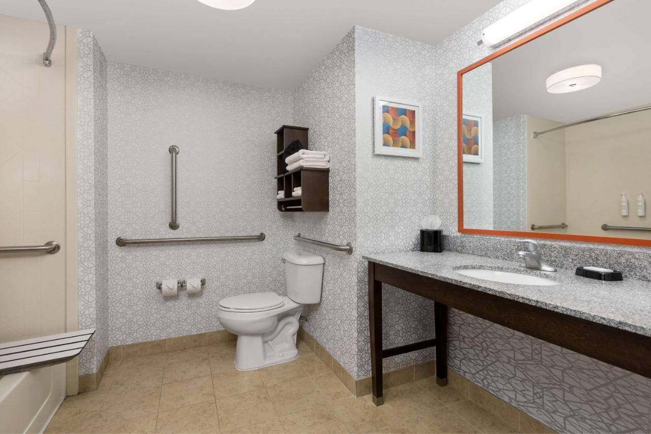 King Room - Disability Access/Non-Smoking at Hampton Inn Augusta