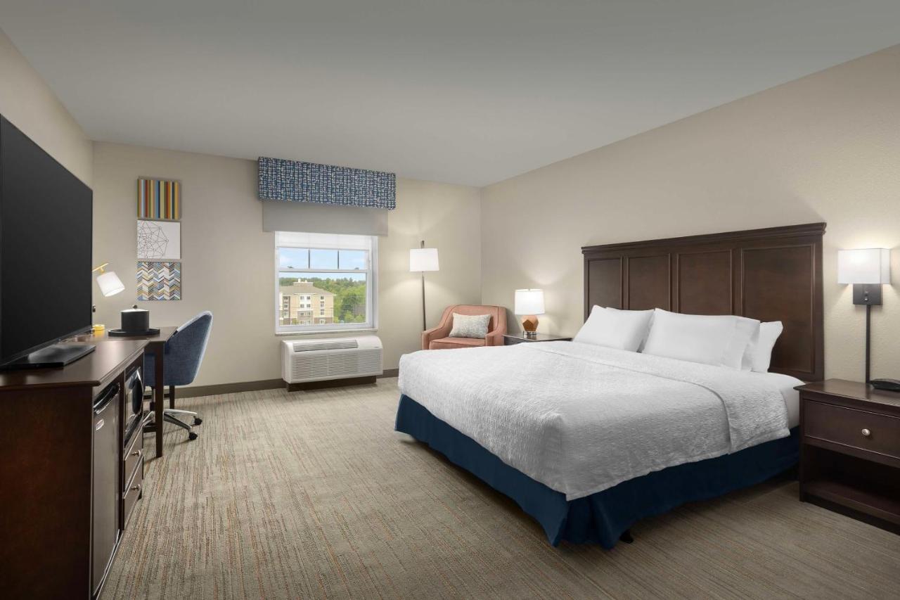 King Room - Disability Access/Non-Smoking at Hampton Inn Augusta