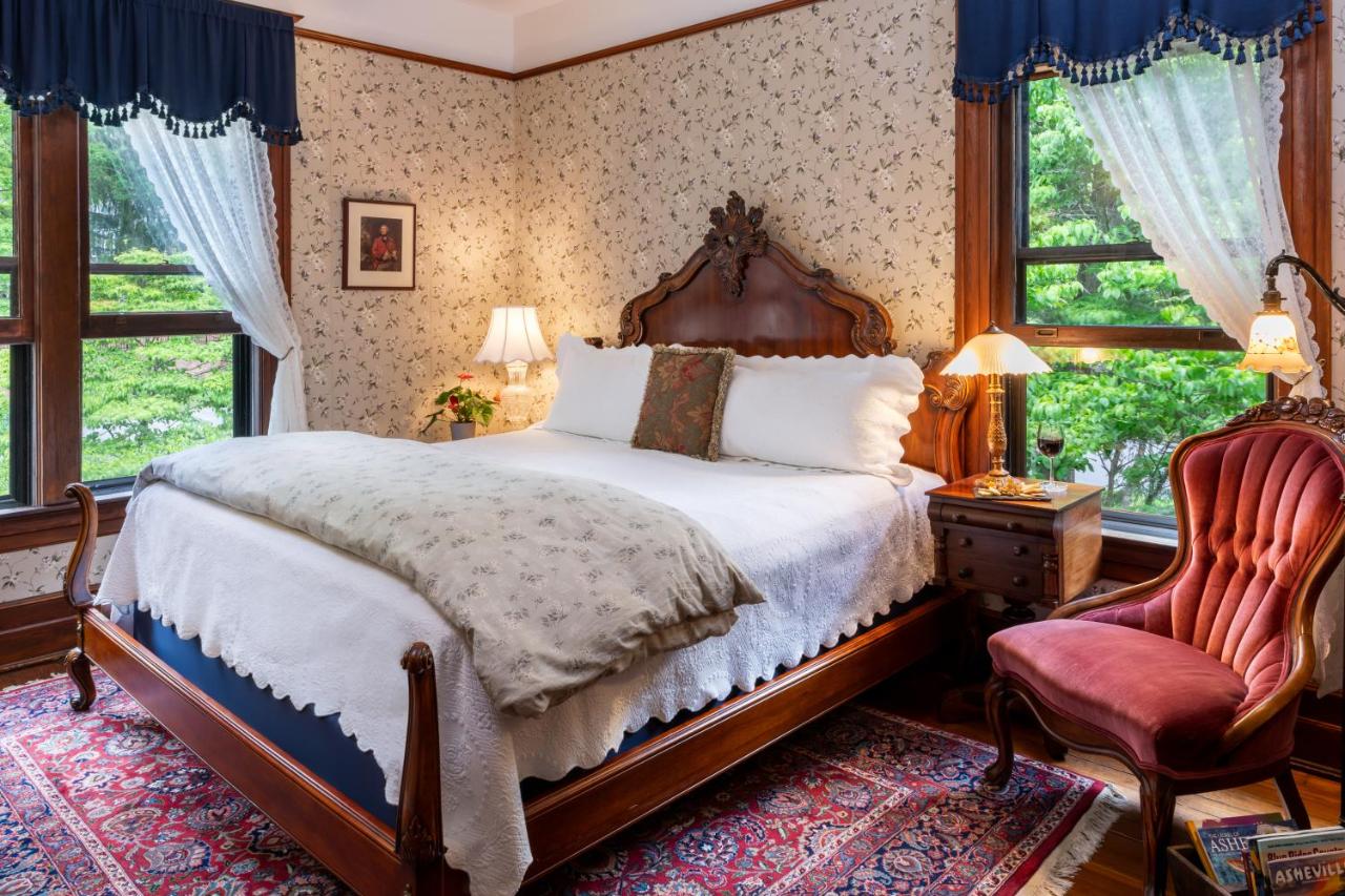 | The 1899 Wright Inn & Carriage House