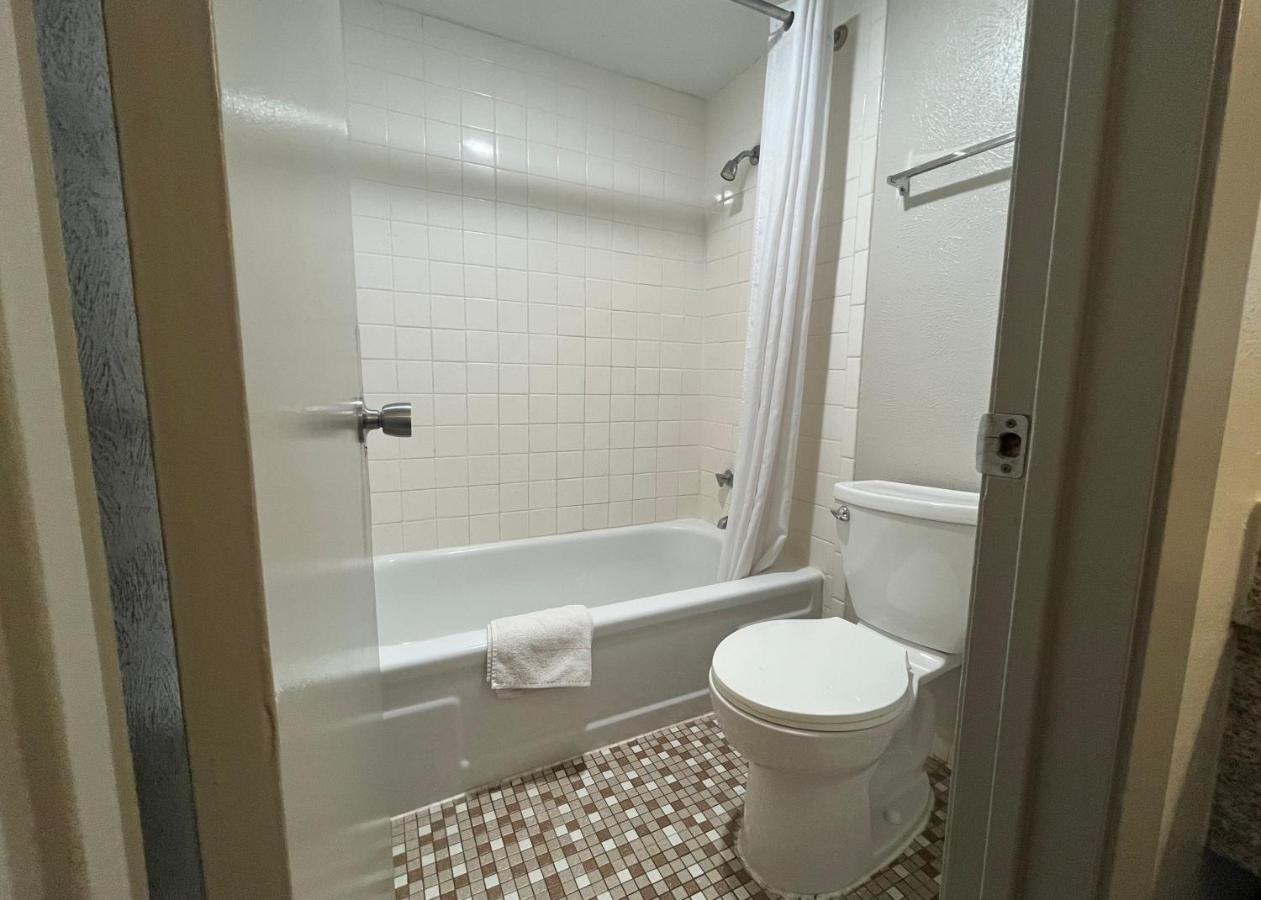  | EZ Travel Inn College Station