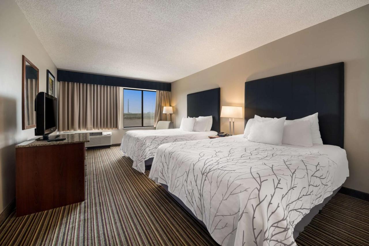Queen Room with Two Queen Beds - Disability Access at Best Western Park Oasis Inn