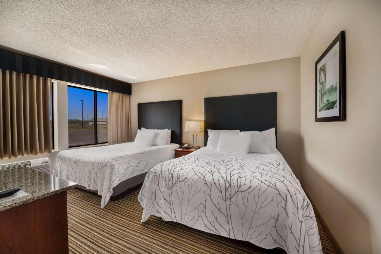 Queen Suite at Best Western Park Oasis Inn