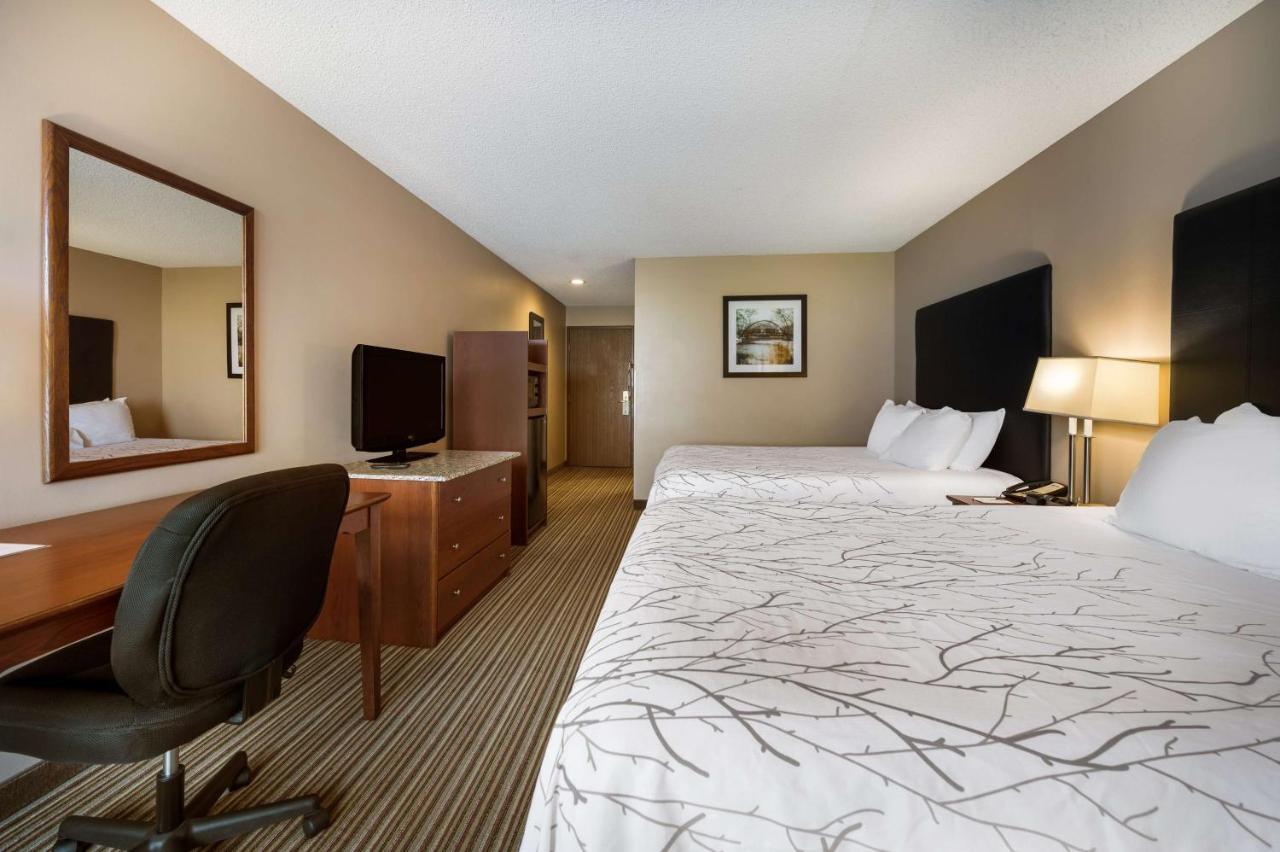 Queen Room with Two Queen Beds at Best Western Park Oasis Inn