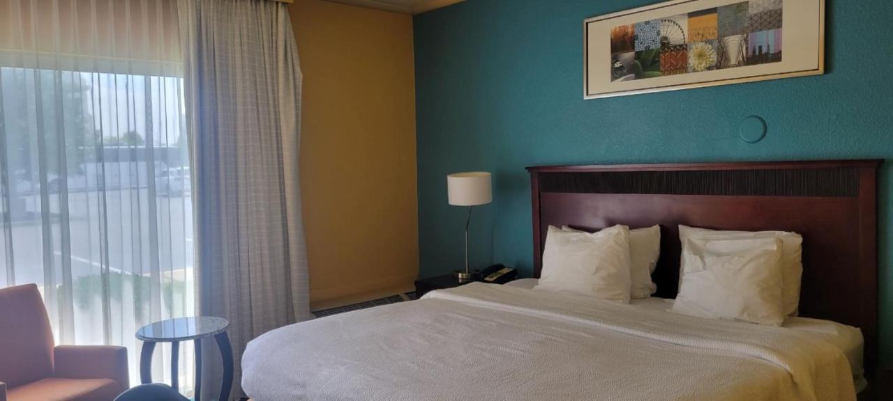 | Fairfield Inn & Suites Cincinnati North/Sharonville