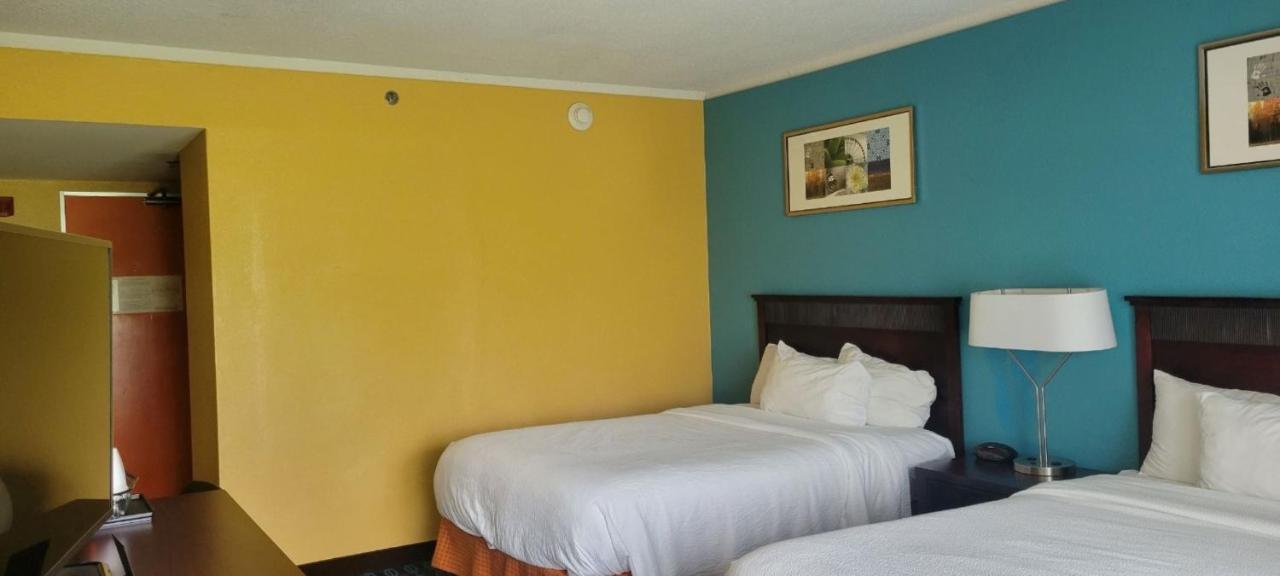 | Fairfield Inn & Suites Cincinnati North/Sharonville