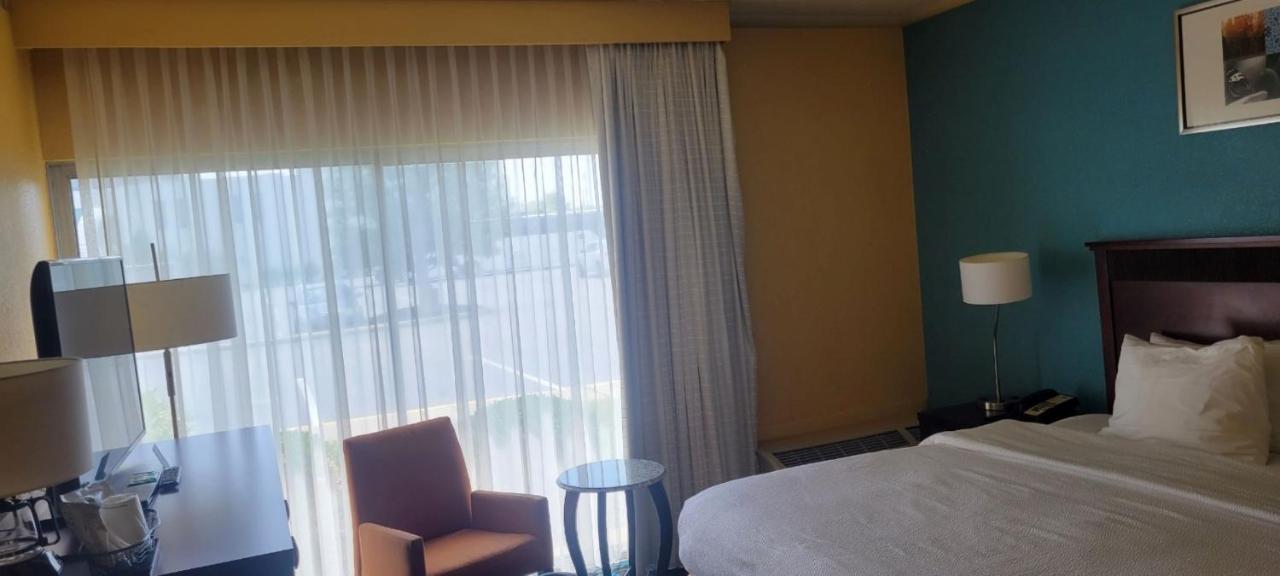 | Fairfield Inn & Suites Cincinnati North/Sharonville
