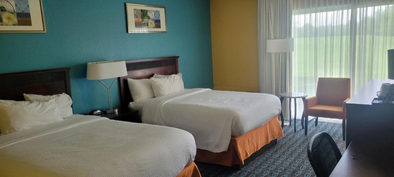 | Fairfield Inn & Suites Cincinnati North/Sharonville