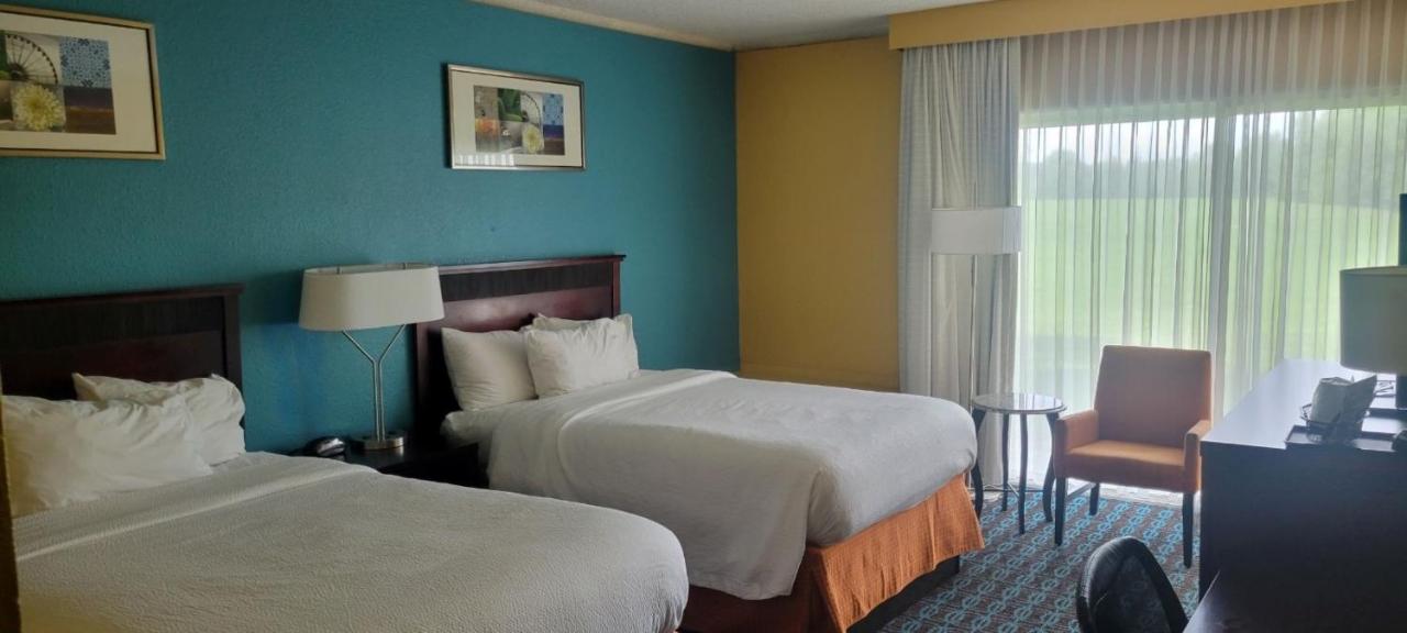 | Fairfield Inn & Suites Cincinnati North/Sharonville