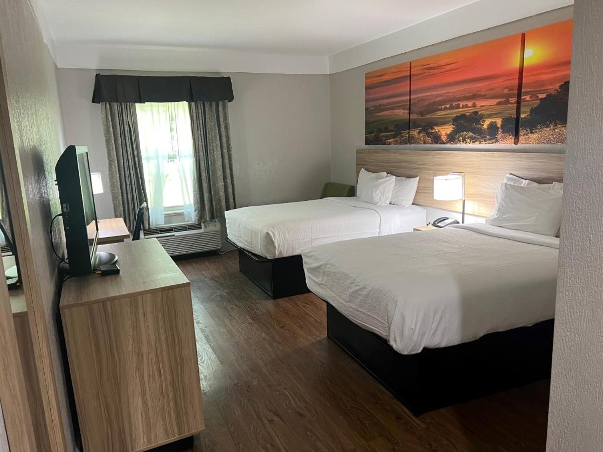 Double Room with Two Double Beds - Non-Smoking at Days Inn by Wyndham Denham Springs-Baton Rouge East