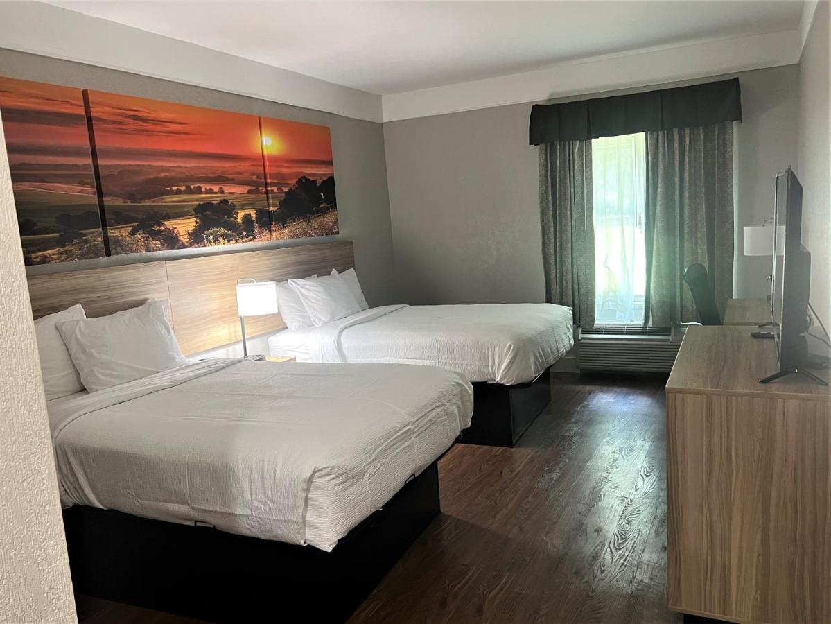 Double Room with Two Double Beds - Non-Smoking at Days Inn by Wyndham Denham Springs-Baton Rouge East
