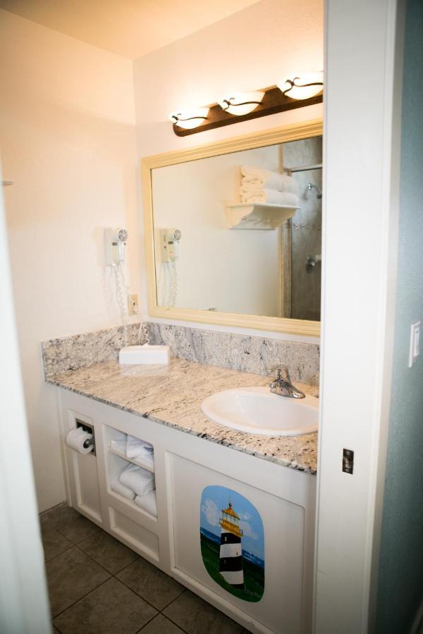 Queen Room with Two Queen Beds at Sea Otter Inn