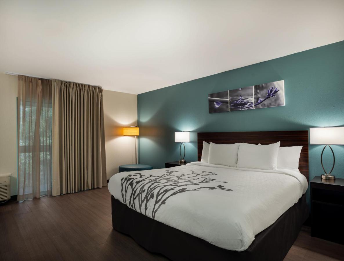 King Room - Non-Smoking at Sleep Inn Savannah Midtown