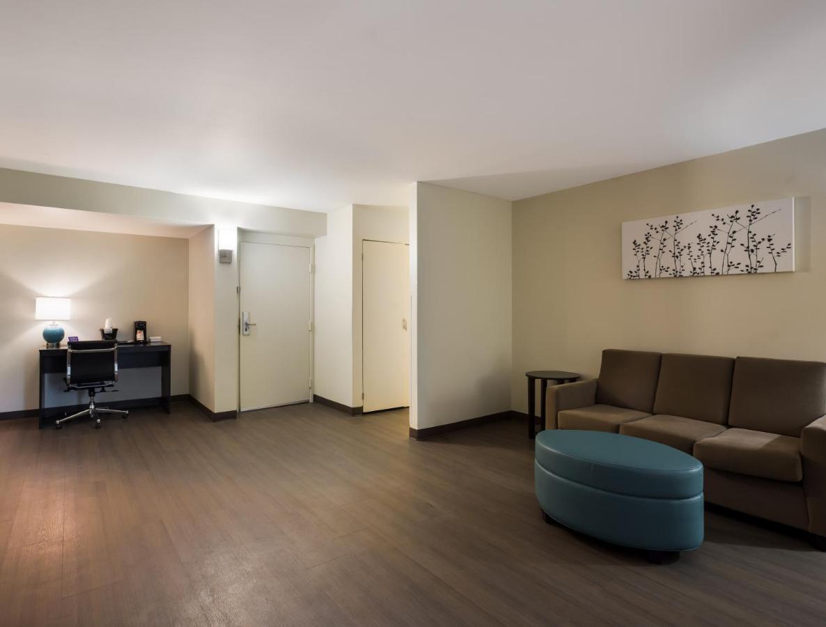 King Suite - Non-Smoking at Sleep Inn Savannah Midtown