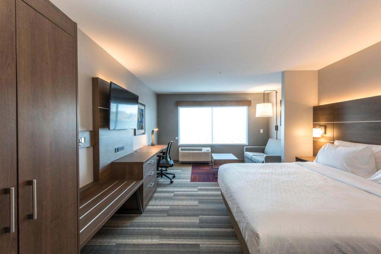 King Suite - Non-Smoking at Holiday Inn Express & Suites Phoenix North - Happy Valley, an IHG Hotel