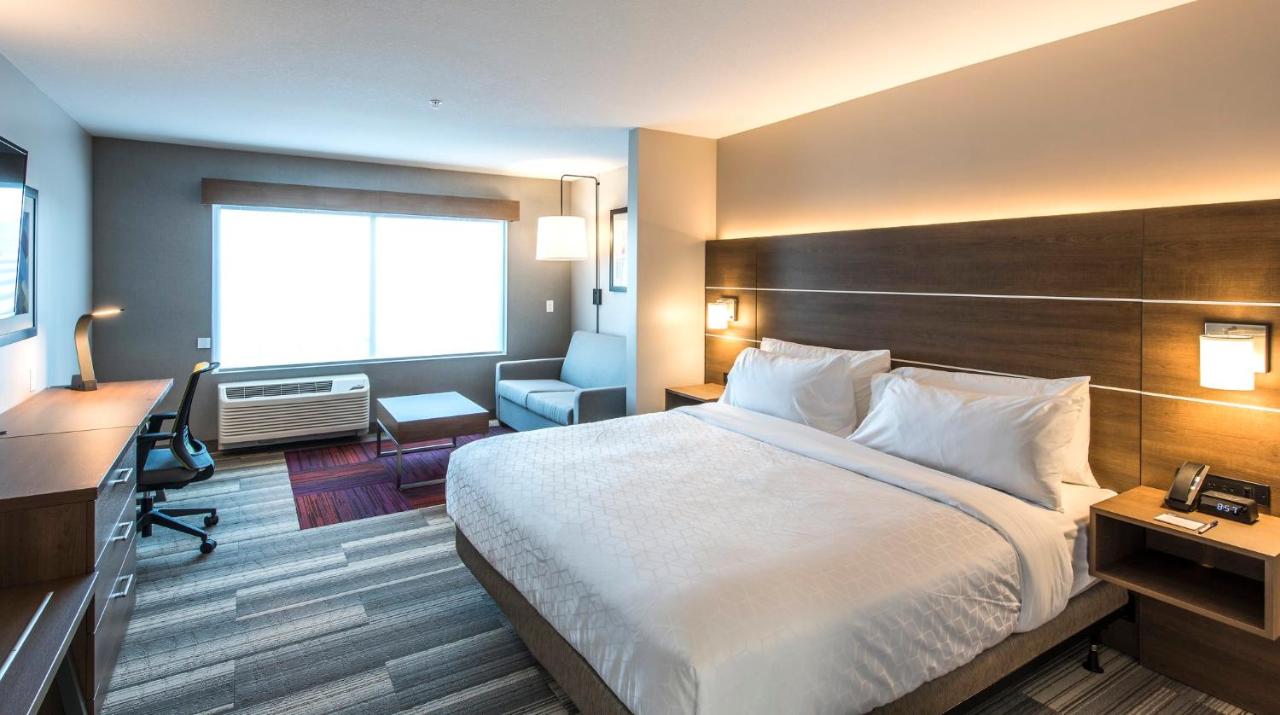 King Suite - Non-Smoking at Holiday Inn Express & Suites Phoenix North - Happy Valley, an IHG Hotel