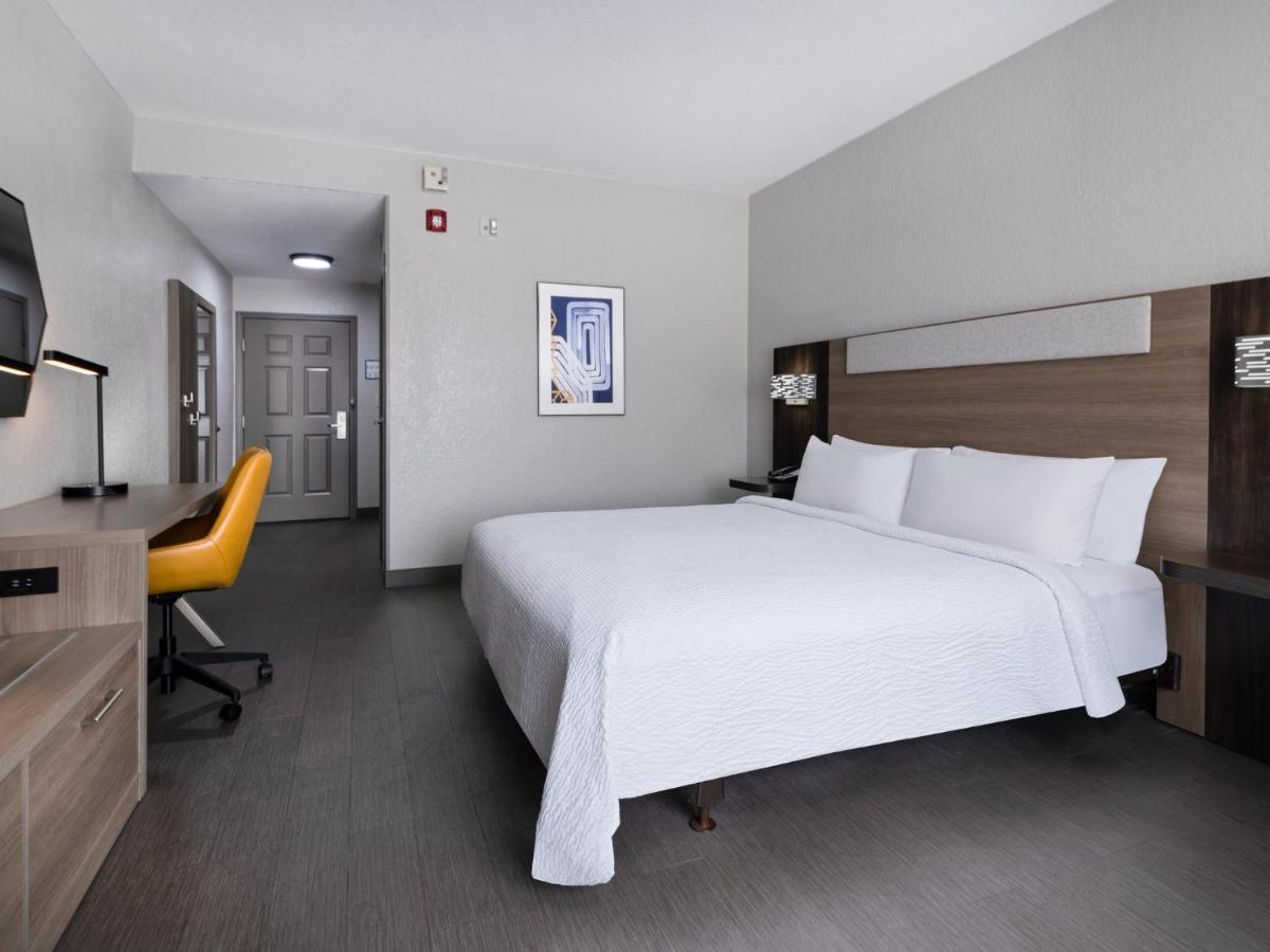  | Holiday Inn Express Hotel & Suites Lakeland North - I-4