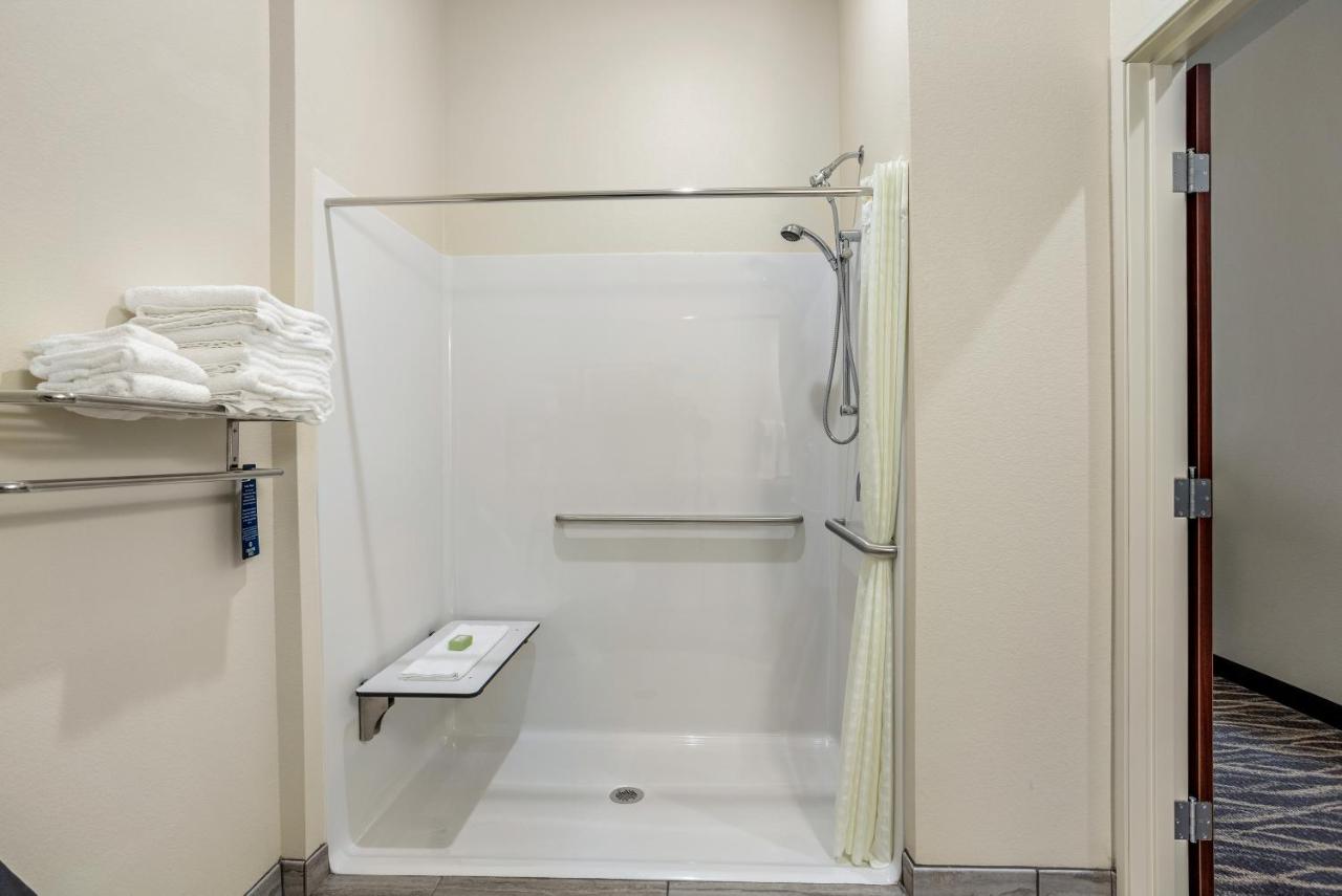 | Cobblestone Hotel & Suites - De Pere