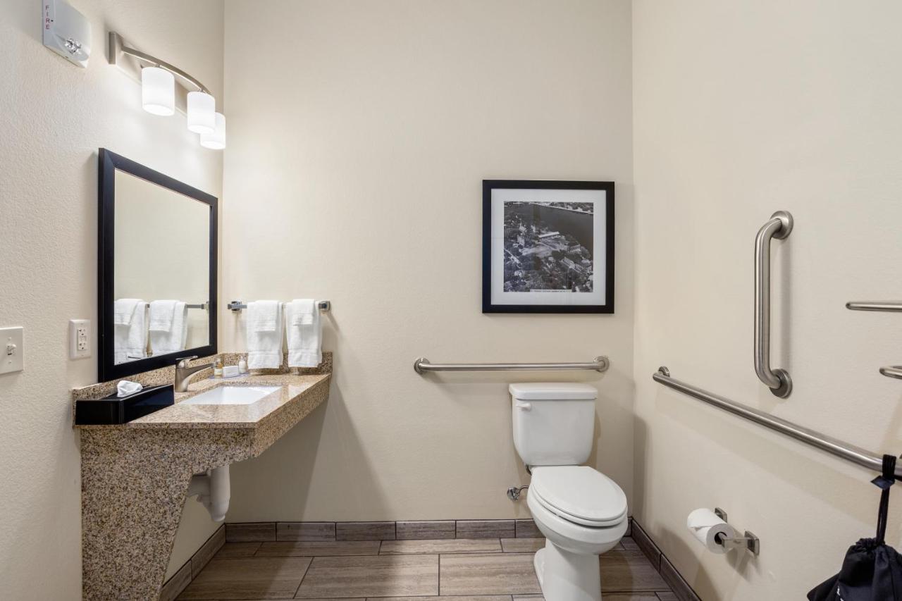 | Cobblestone Hotel & Suites - De Pere