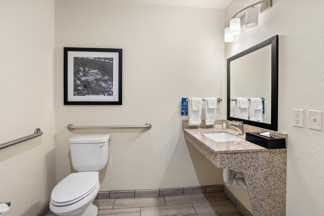 | Cobblestone Hotel & Suites - De Pere