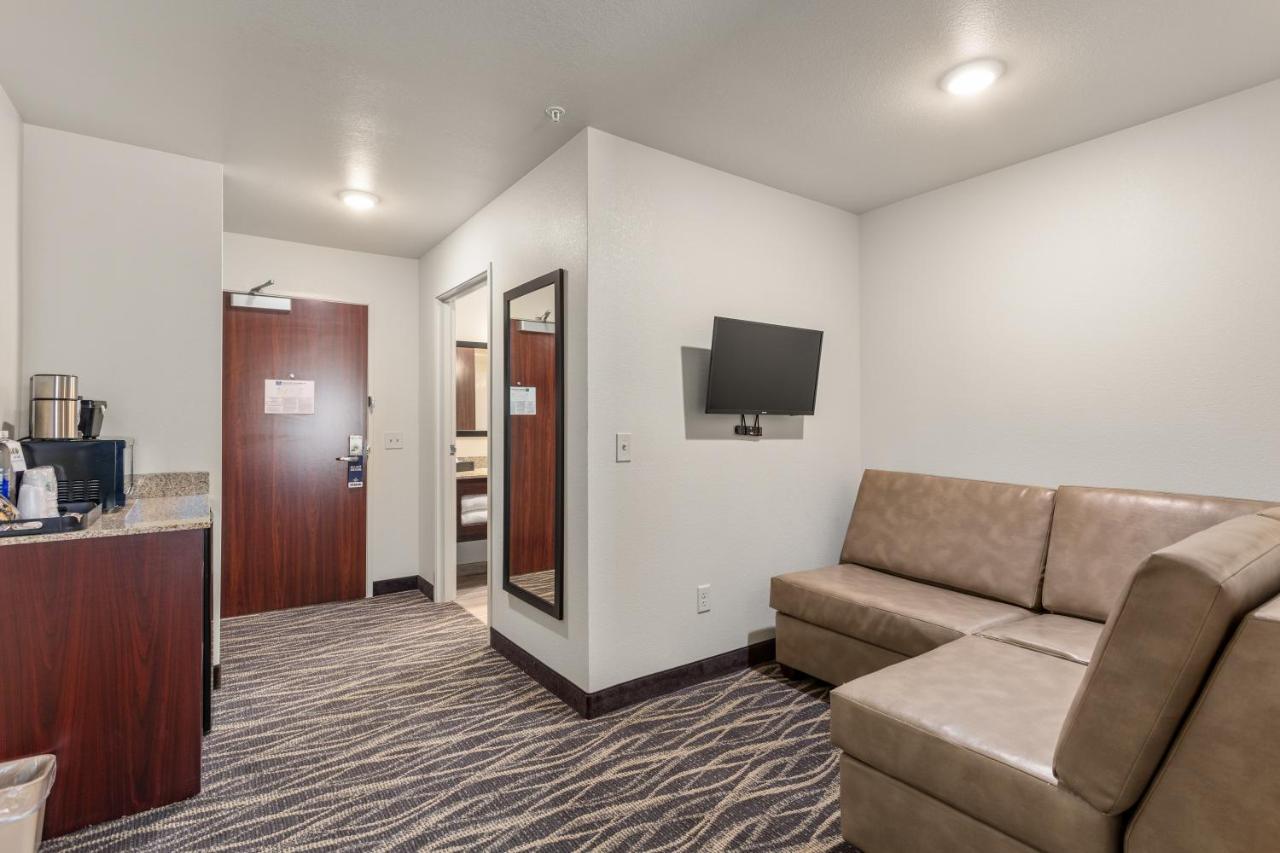 | Cobblestone Hotel & Suites - De Pere