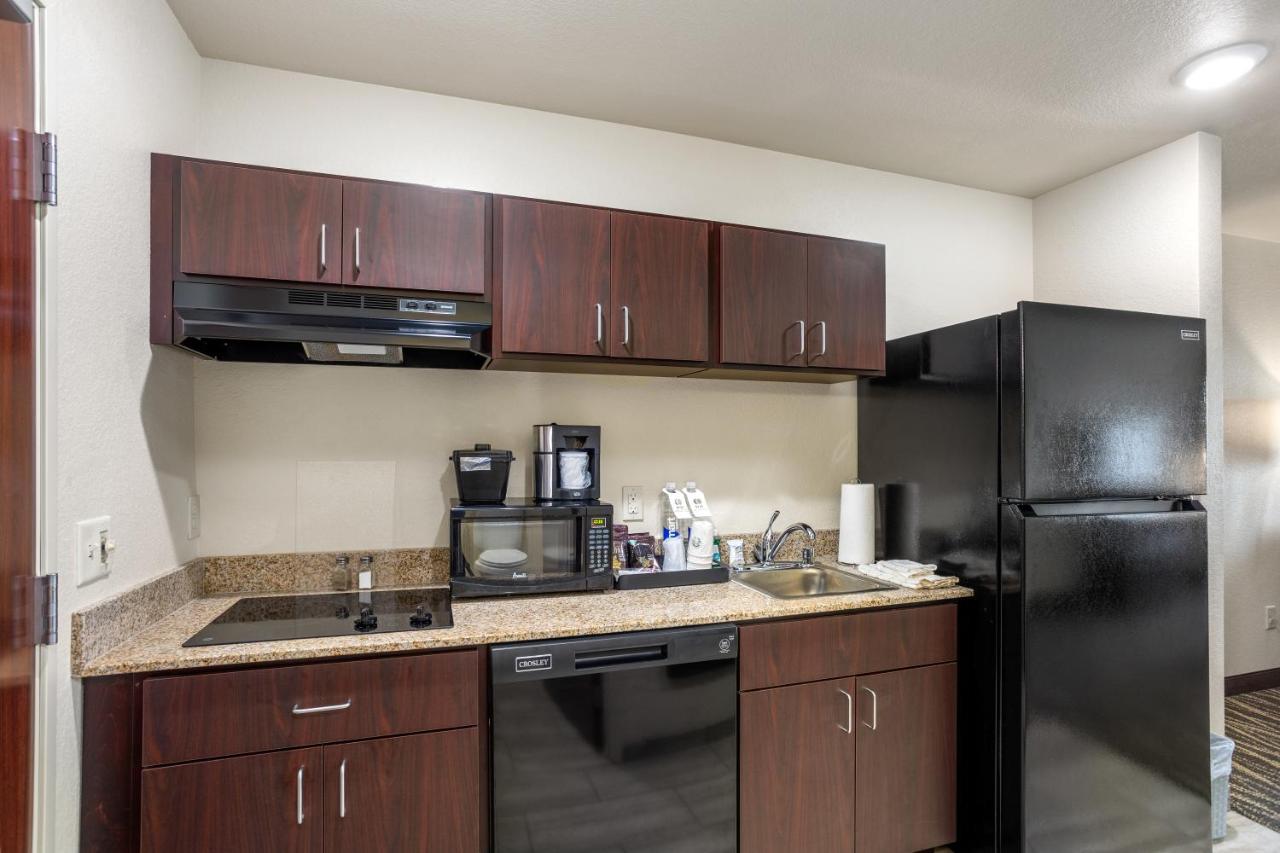 | Cobblestone Hotel & Suites - De Pere