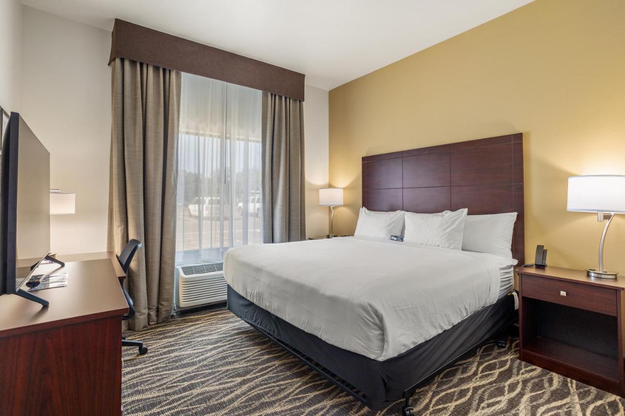 | Cobblestone Hotel & Suites - De Pere