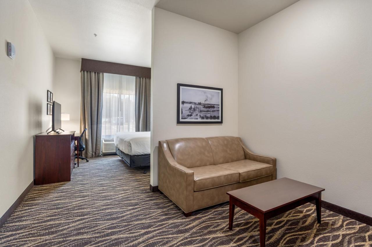 | Cobblestone Hotel & Suites - De Pere