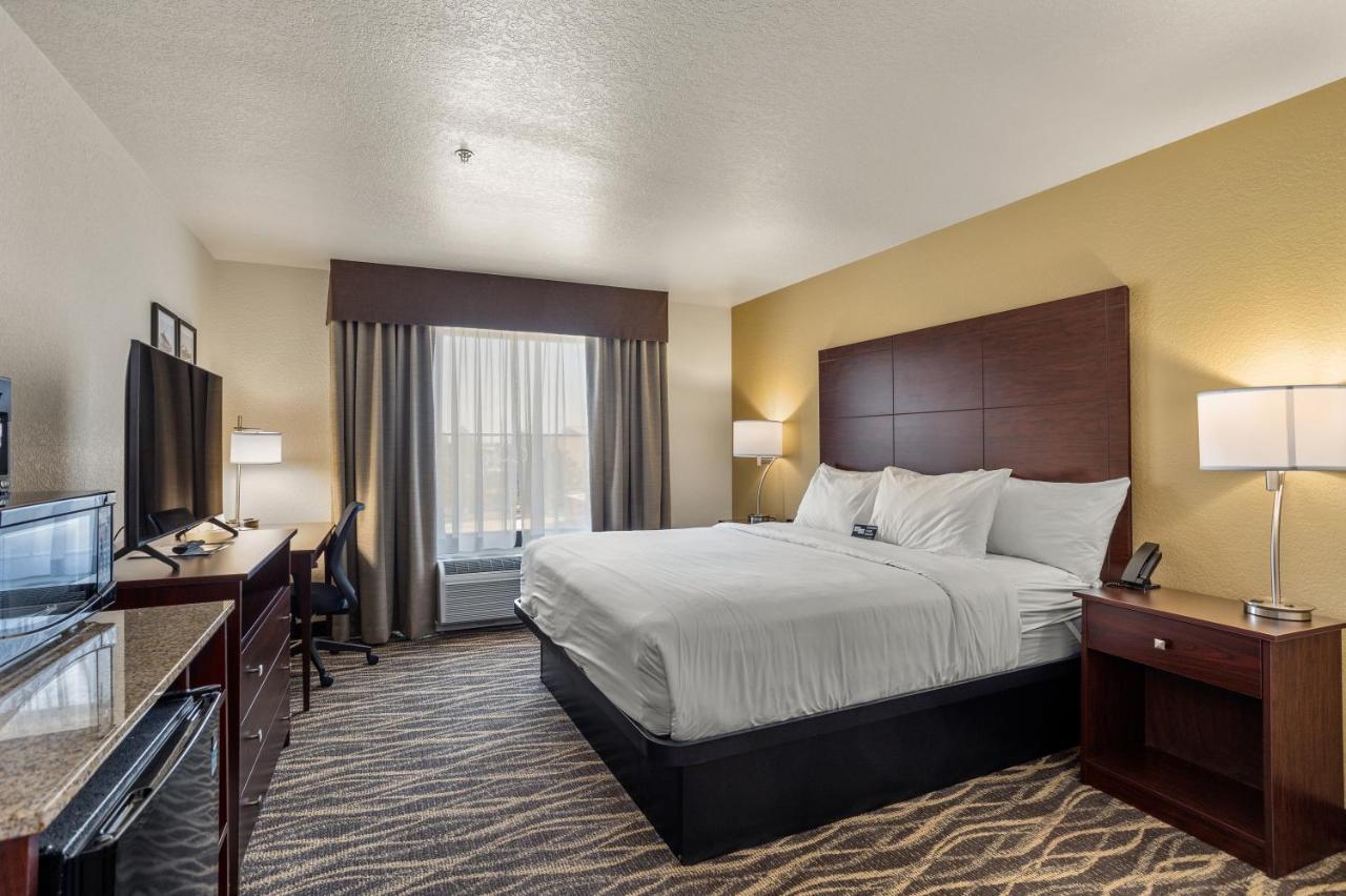 | Cobblestone Hotel & Suites - De Pere