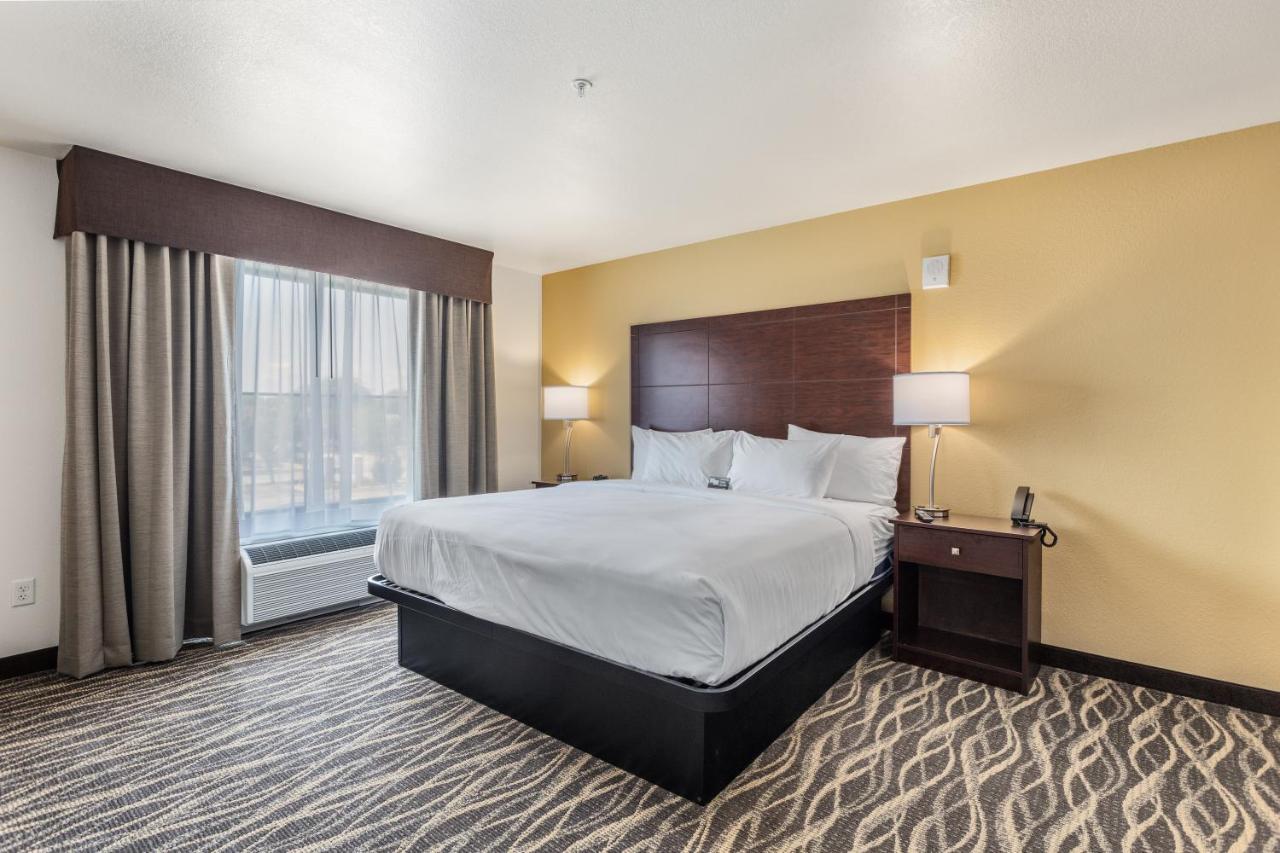 | Cobblestone Hotel & Suites - De Pere
