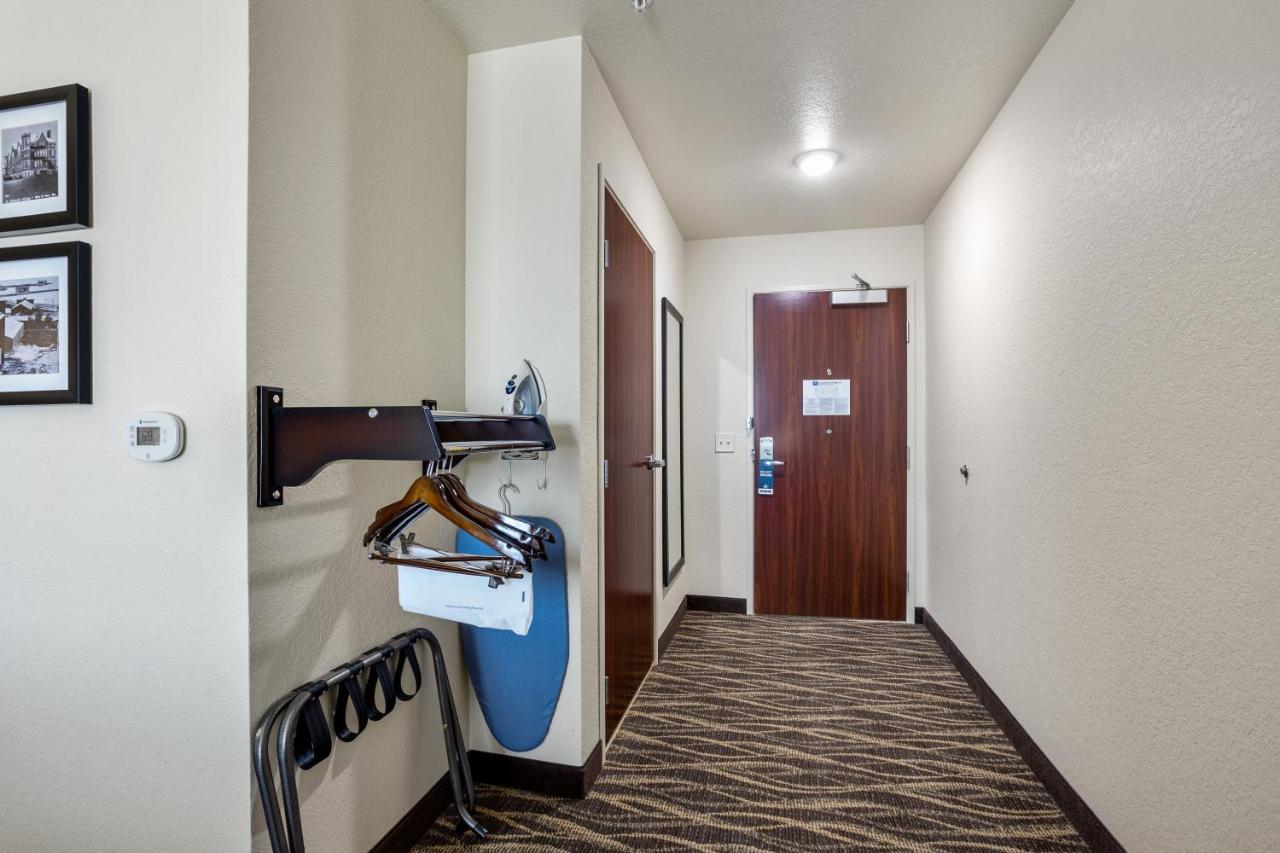 | Cobblestone Hotel & Suites - De Pere