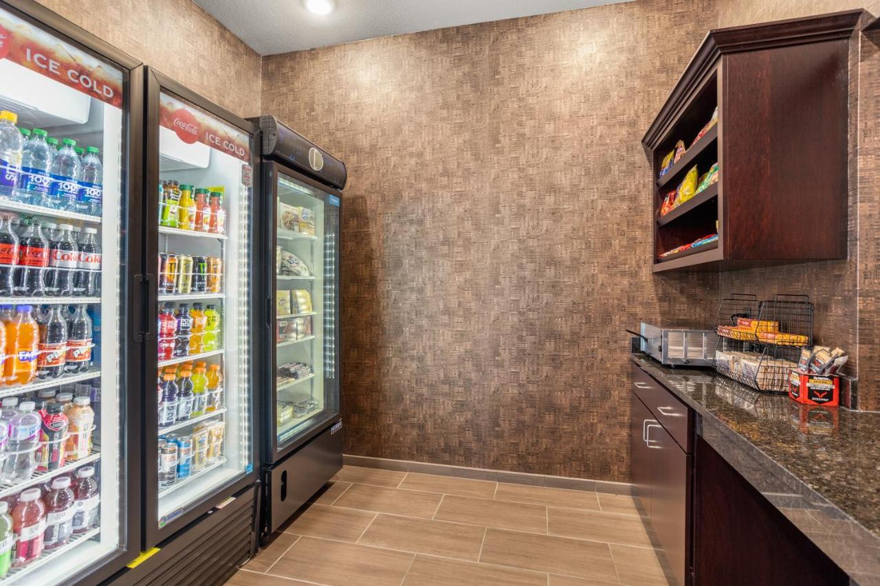 | Cobblestone Hotel & Suites - De Pere