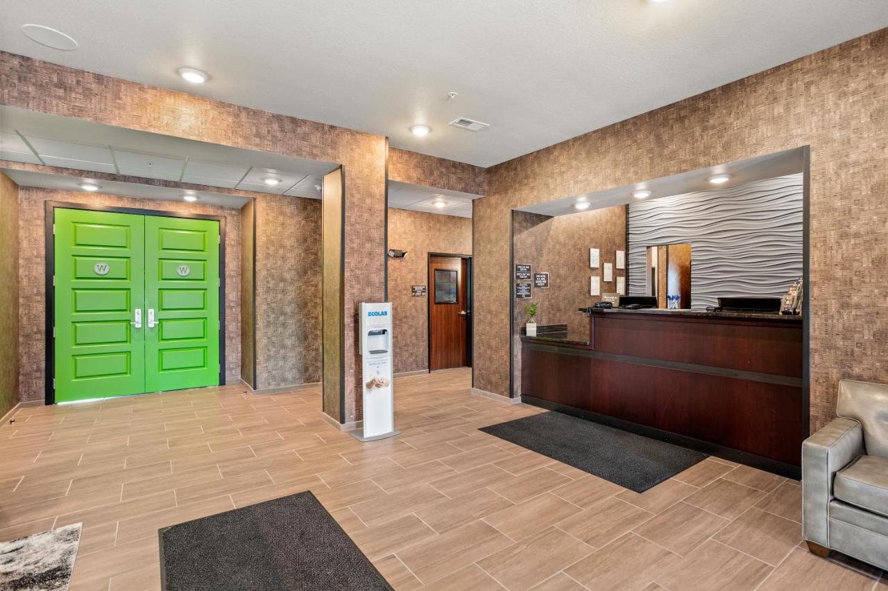 | Cobblestone Hotel & Suites - De Pere