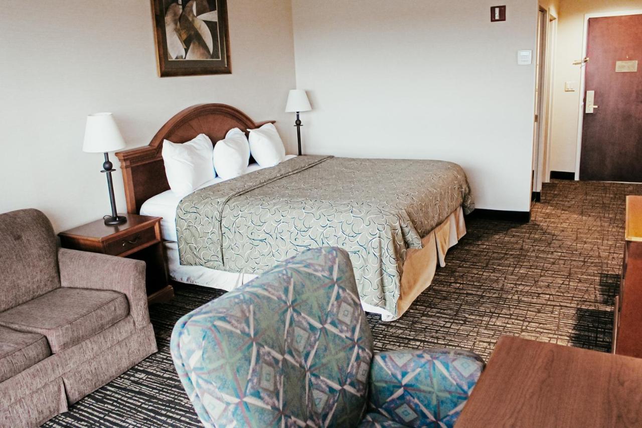 King Room at Hotel Topeka at City Center