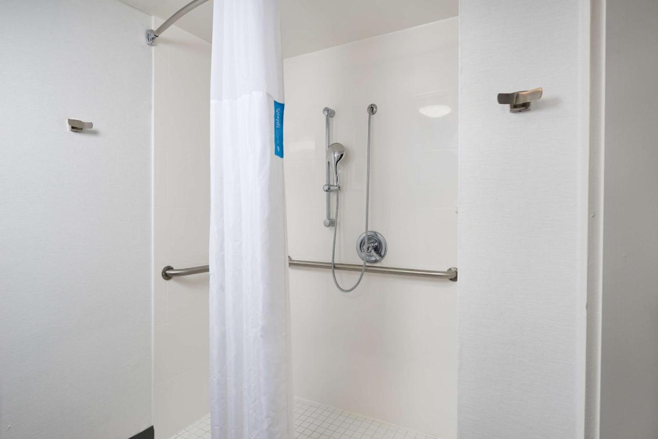 King Room - Mobility Accessible/Non-Smoking at Hampton Inn Beaumont