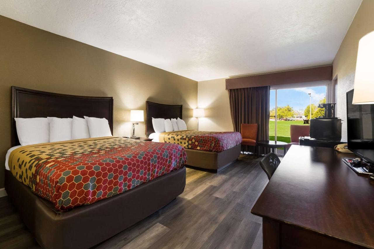Double Room with 2 Double Beds - Non-Smoking at Perry Inn & Suites National Fairground I 75