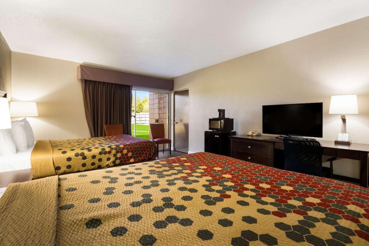 Double Room with 2 Double Beds - Non-Smoking at Perry Inn & Suites National Fairground I 75