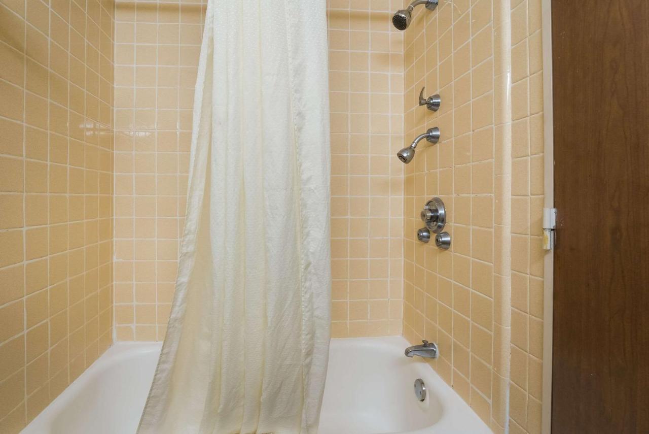 Double Room with 2 Double Beds - Non-Smoking at Perry Inn & Suites National Fairground I 75
