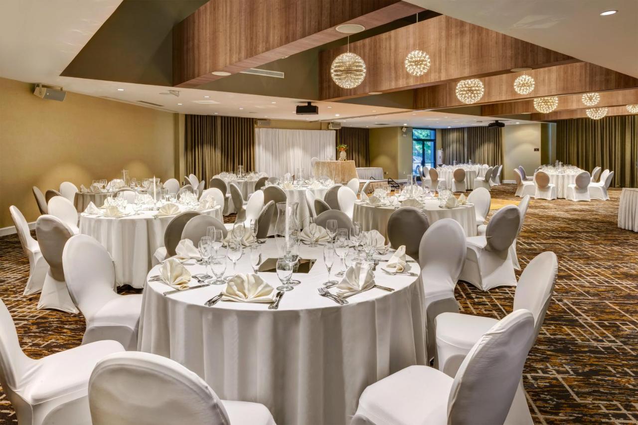 | Crowne Plaza Hotel Dulles Airport, an IHG Hotel