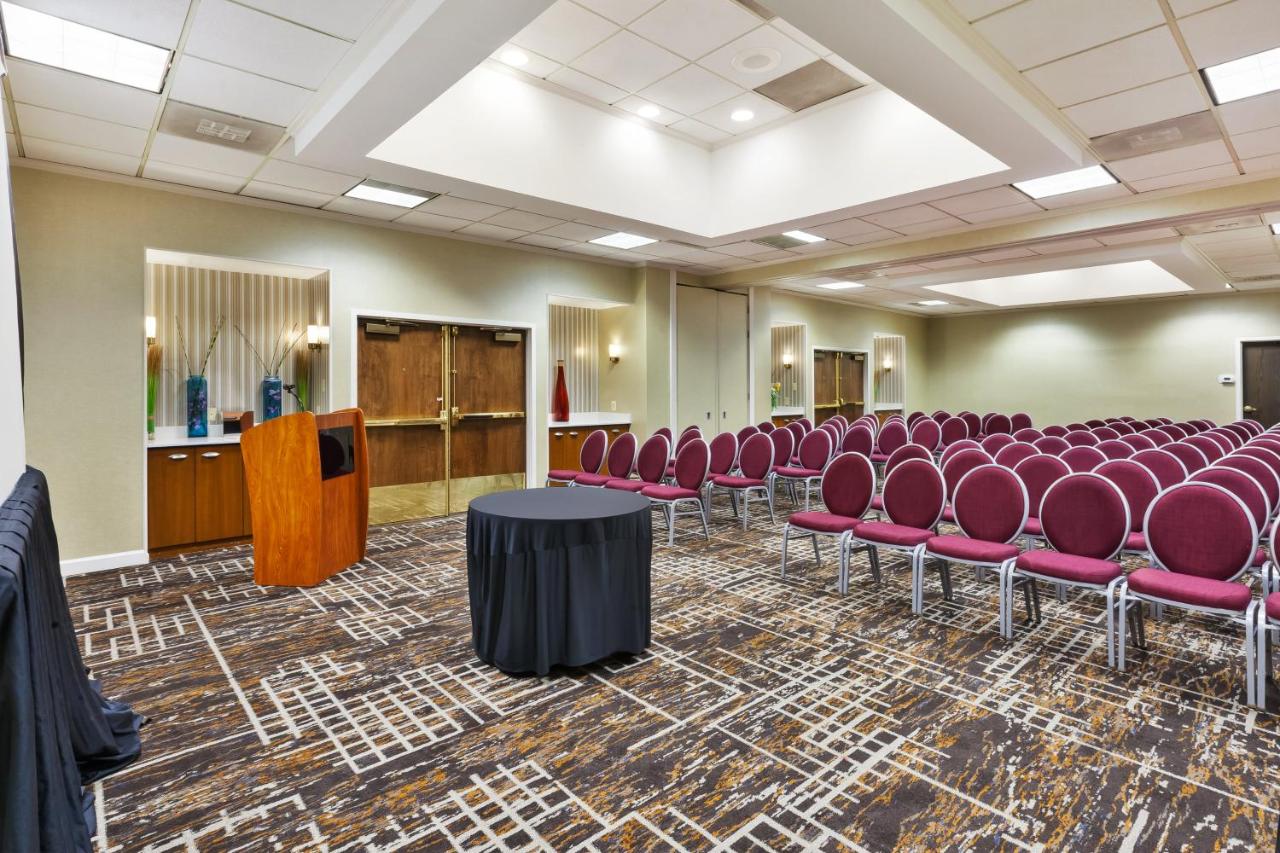 | Crowne Plaza Hotel Dulles Airport, an IHG Hotel
