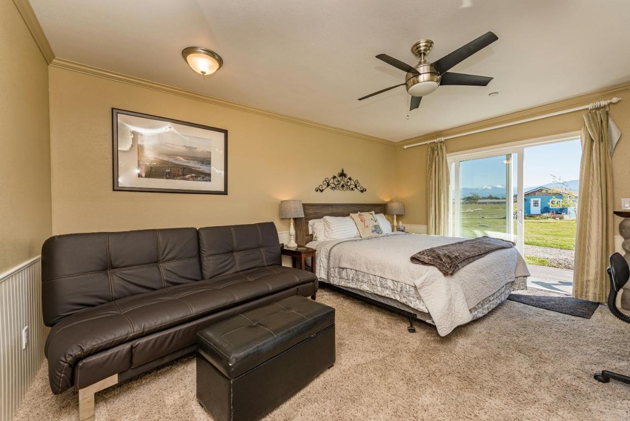 | Juan de Fuca Cottages