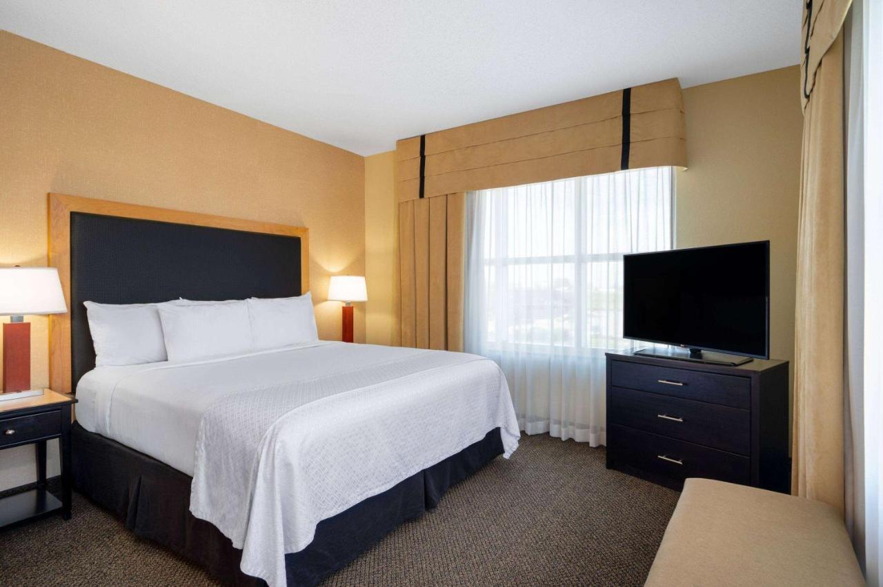 Deluxe King Suite - Non-Smoking at Wyndham Noblesville