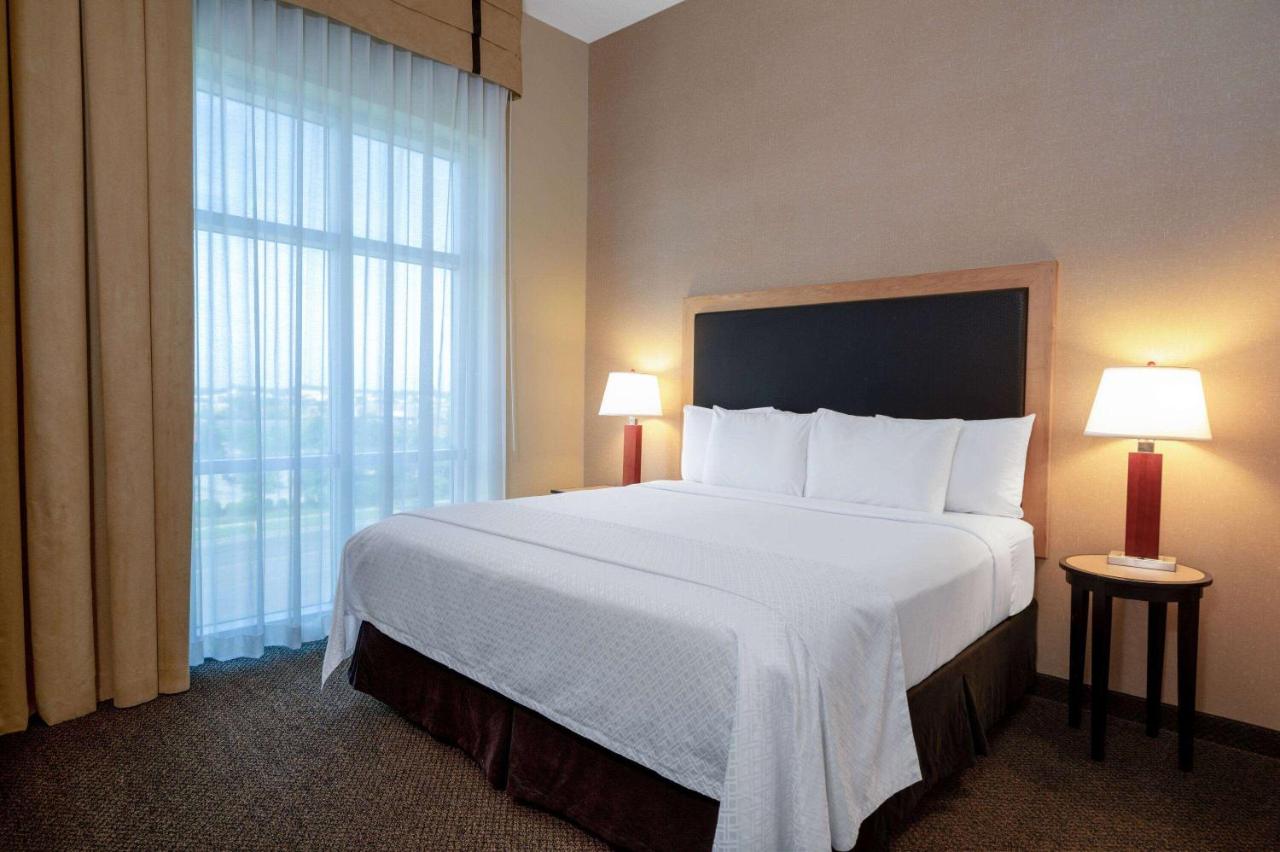 1 King Bed, Mobility/Hearing Accessible Suite, Roll-in Shower, Non-Smoking at Wyndham Noblesville