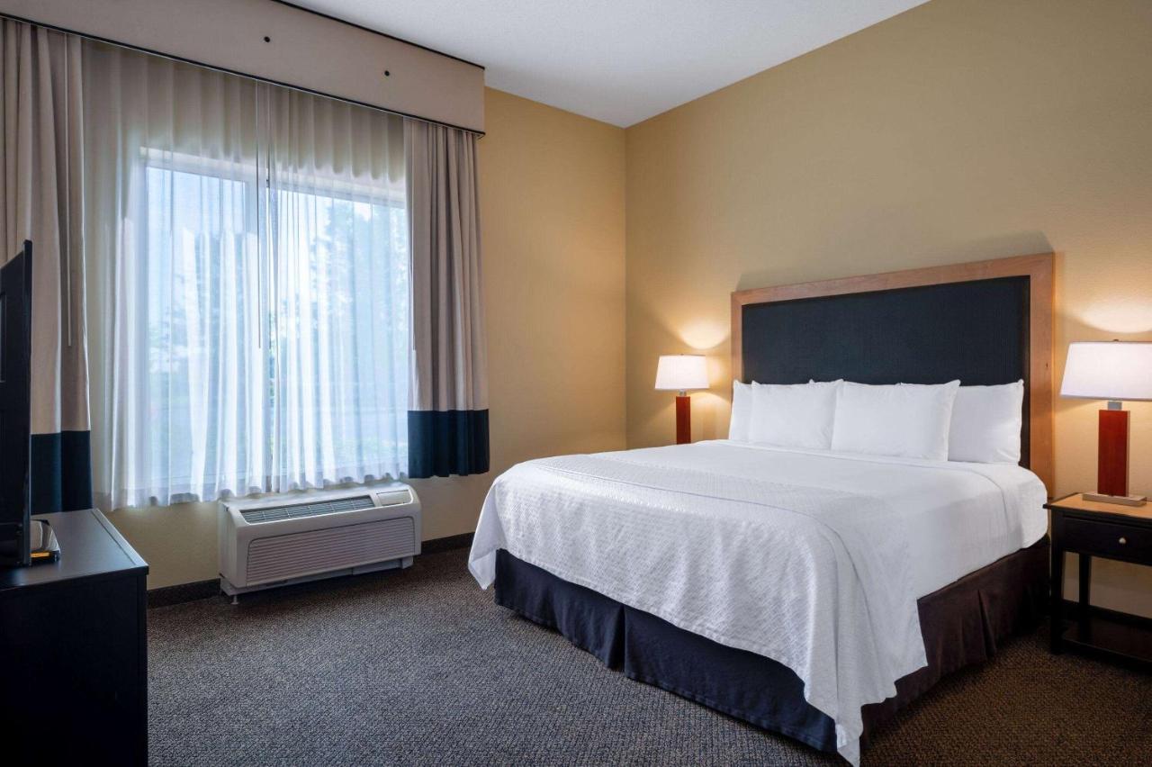1 King Bed, One-Bedroom, Mobility/Hearing Accessible Suite, Roll-In Shower, NSMK at Wyndham Noblesville