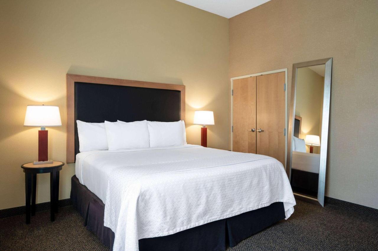 King Suite - Non-Smoking at Wyndham Noblesville