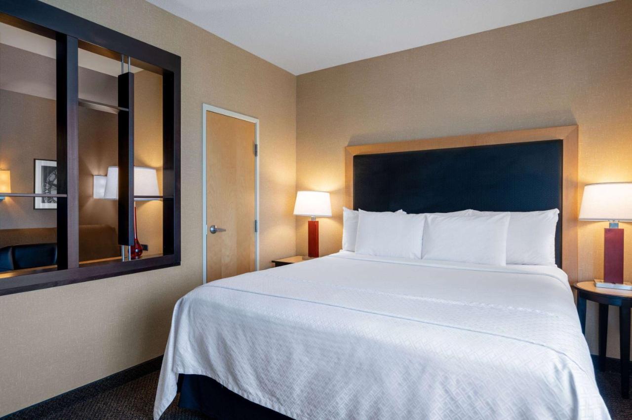 One-Bedroom Deluxe King Suite - Non-Smoking at Wyndham Noblesville